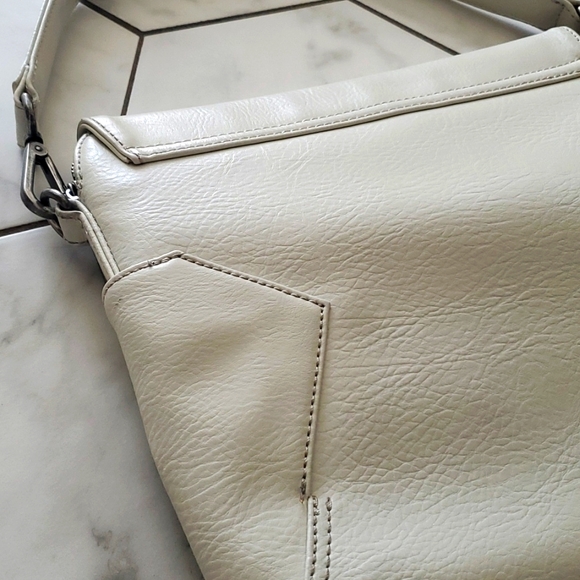 Matt & Nat Vegan Hobo Bag - Picture 4 of 14